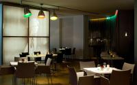 Ein Restaurant oder anderes Speiselokal in der Unterkunft Park Plaza Berlin 
