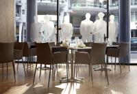 Ein Restaurant oder anderes Speiselokal in der Unterkunft Park Plaza Berlin 
