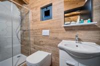 Kúpeľňa v ubytovaní Golden Haven Luxe Bungalow Resort