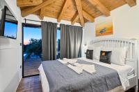 Posteľ alebo postele v izbe v ubytovaní Golden Haven Luxe Bungalow Resort