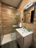 Kúpeľňa v ubytovaní Golden Haven Luxe Bungalow Resort