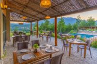 Swimmingpoolen hos eller tæt på Maison Green Hill Hobbit Villas & Boutique Hotel