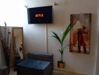 TV a/nebo společenská místnost v ubytování The Genius apartment 3 rooms, Α floor 3 υπνοδωμάτια, A όροφος