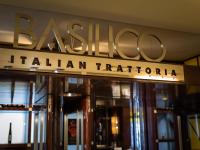 大阪市にあるグランドプリンスホテル大阪ベイの建物の上にある看板