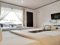 Blue Carina Hotel Phuketにあるベッド