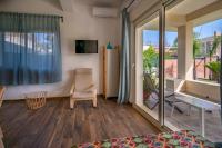 Telewizja i/lub zestaw kina domowego w obiekcie Villa Nisa apartment