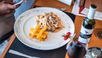 ホテルの敷地内または近くでの食事または食べ物