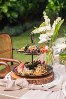 スミニャックにあるKayumas Seminyak Resortの食器