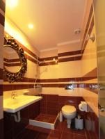 A bathroom at Iris Spa