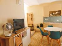A kitchen or kitchenette at MancioBiba Home
