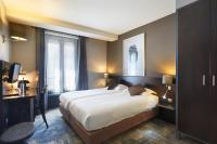 a hotel room with a large bed and a desk at Jardin de Villiers in Paris