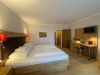 Postel nebo postele na pokoji v ubytování Hotel Sonnenhügel