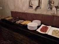 een buffet met gerechten op tafel bij Karoo Gariep Tented Camp in Hanover Road