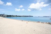 a group of people on a beach near the water at Bella Cruz - Charmant appt à Dinard in Dinard