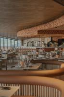 カイセリにあるヒルトン カイセリのレンガの壁のレストラン