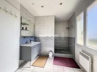 a bathroom with a shower and a sink and a tub at 2948-Maison 8 couchages 600m de la mer in Saint-Cyprien