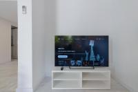 TV a/nebo společenská místnost v ubytování Jardines del Mar Apartments