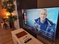 81 Newport C5 10i Balcony & Pool across NAIA T3にあるテレビまたはエンターテインメントセンター