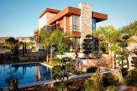 Bazén v ubytování Parklane, a Luxury Collection Resort & Spa, Limassol nebo v jeho okolí