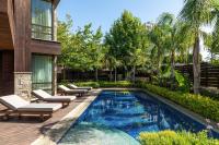 Bazén v ubytování Parklane, a Luxury Collection Resort & Spa, Limassol nebo v jeho okolí