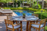Bazén v ubytování Parklane, a Luxury Collection Resort & Spa, Limassol nebo v jeho okolí