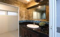 Koupelna v ubytování Baankhon Private room in Thai house Check in by yourself code inbox Adult Only