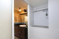 Koupelna v ubytování Baankhon Private room in Thai house Check in by yourself code inbox Adult Only