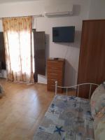 Televízia a/alebo spoločenská miestnosť v ubytovaní Casa Rural La Jara