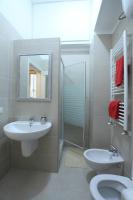 A bathroom at Napoli Pietrasanta LT