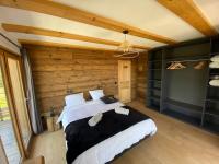 Łóżko lub łóżka w pokoju w obiekcie Les Arcs - Chalet Arc Ô Mont