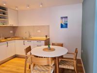Kuchyňa alebo kuchynka v ubytovaní Beachfront Comfort Apartments SINAJKO