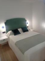 Łóżko lub łóżka w pokoju w obiekcie Apartamento Granada-Hipercor