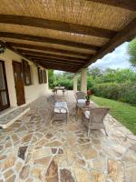 Patio alebo iná vonkajšia časť ubytovania Villa Alba Chiara