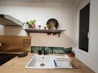 Kuchyňa alebo kuchynka v ubytovaní Cosy Appartement T2 proche Paris