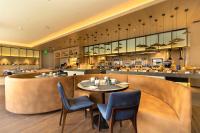 Veitingastaður eða matsölustaður á Courtyard by Marriott Vadodara