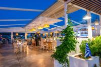 Reštaurácia alebo iné gastronomické zariadenie v ubytovaní Captain's House Hotel Suites & Apartments