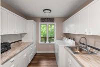 Küche&#47;Küchenzeile in der Unterkunft Bourbon Hollow Lodge with Hot Tub and Pool plus Game Room only 5 min to downtown