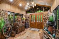 Grundriss der Unterkunft Bourbon Hollow Lodge with Hot Tub and Pool plus Game Room only 5 min to downtown
