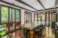 ein Esszimmer mit einem großen Holztisch und Stühlen in der Unterkunft Bourbon Hollow Lodge with Hot Tub and Pool plus Game Room only 5 min to downtown in Gatlinburg