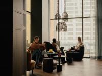 eine Gruppe von Menschen, die in einem Raum sitzen in der Unterkunft The Cloud One New York-Downtown, by the Motel One Group in New York