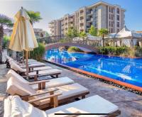 Bazén v ubytování Deluxe Appartements in Cascadas Family Resort Sunny Beach nebo v jeho okolí