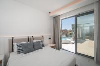 Posteľ alebo postele v izbe v ubytovaní Arcs Suites & Residences