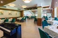 Musala Hotelにあるレストランまたは飲食店