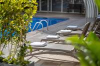 The swimming pool at or close to Climia Benidorm Plaza