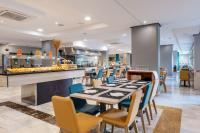A kitchen or kitchenette at Climia Benidorm Plaza