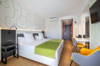 A bed or beds in a room at Climia Benidorm Plaza