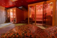 Łóżko lub łóżka w pokoju w obiekcie Hotel Künstleralm