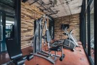 Sugar Marina Hotel -AVIATOR- Phuket Airportにあるフィットネスセンターまたはフィットネス設備
