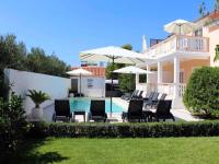 Basen w obiekcie Apartments in Biograd na Moru - Biograd Riviera 42685 lub w pobliżu