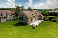 an aerial view of a large house with a yard at L&#39;Echappée d&#39;Aristide - proche Giverny &amp; 50 min Paris in Houlbec-Cocherel